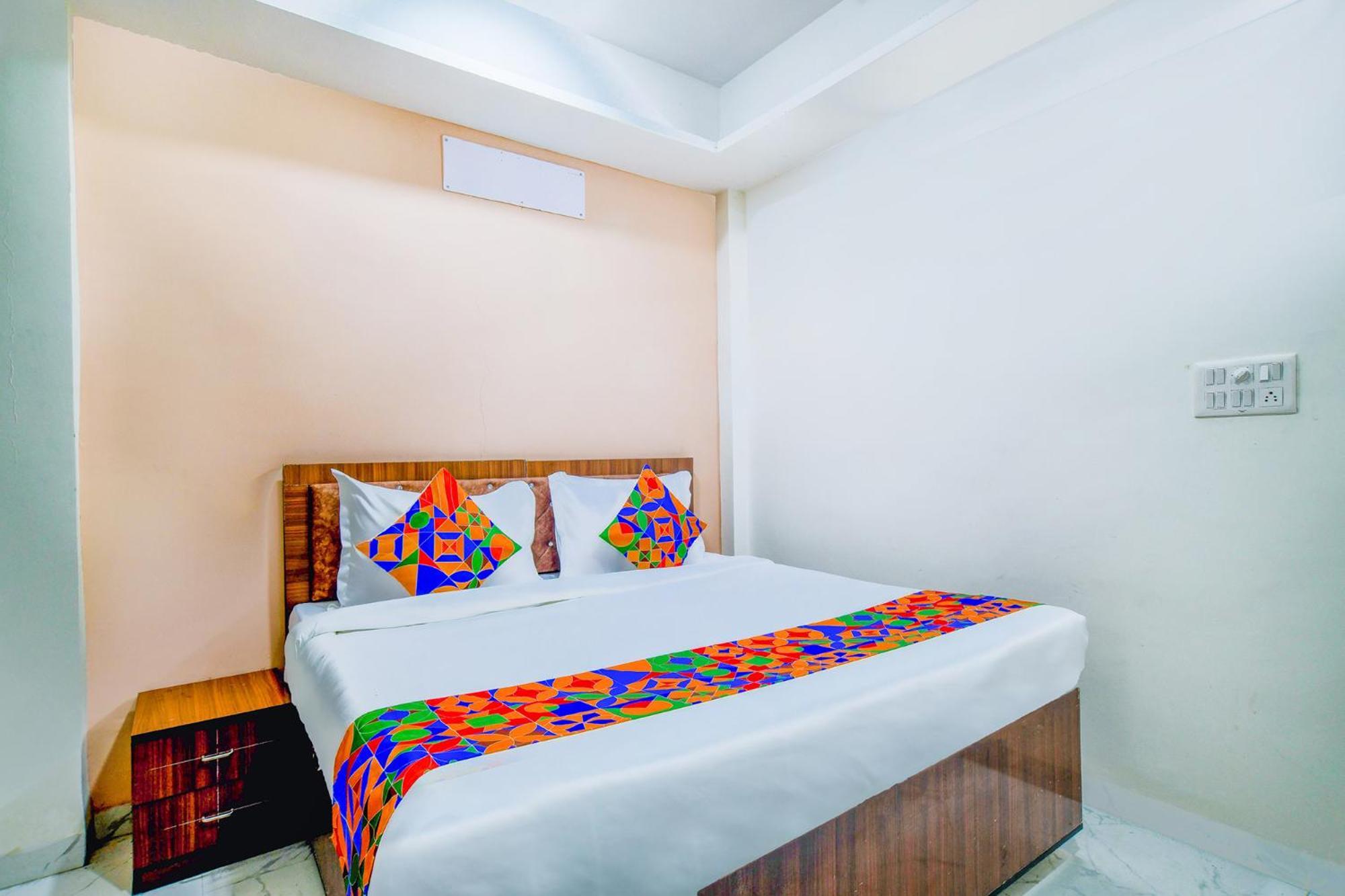 Hotel O Regal Индор Екстериор снимка