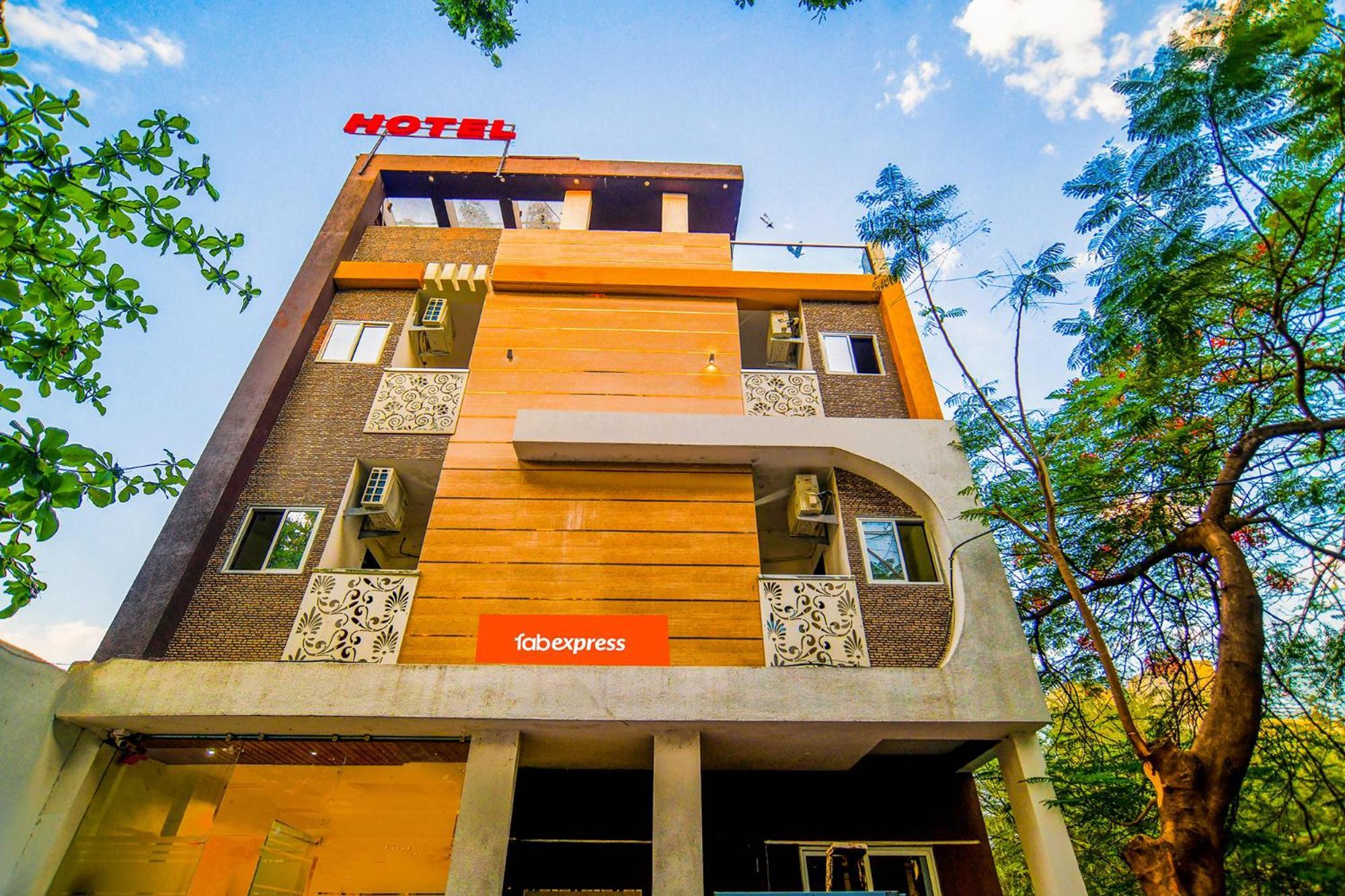 Hotel O Regal Индор Екстериор снимка