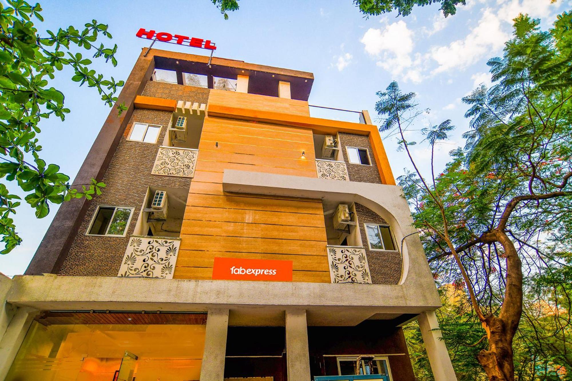 Hotel O Regal Индор Екстериор снимка