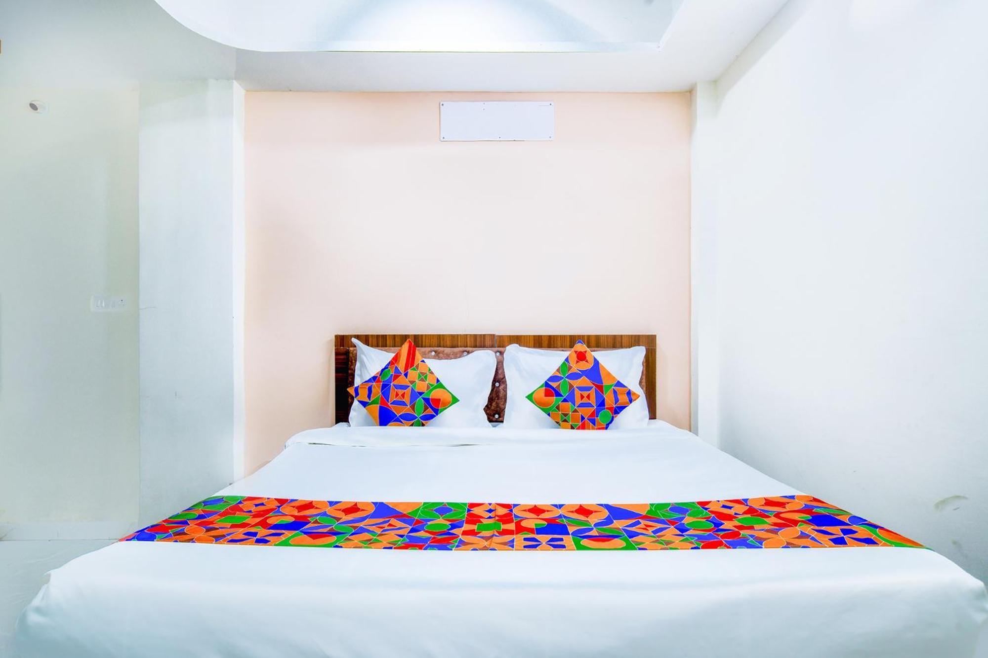Hotel O Regal Индор Екстериор снимка