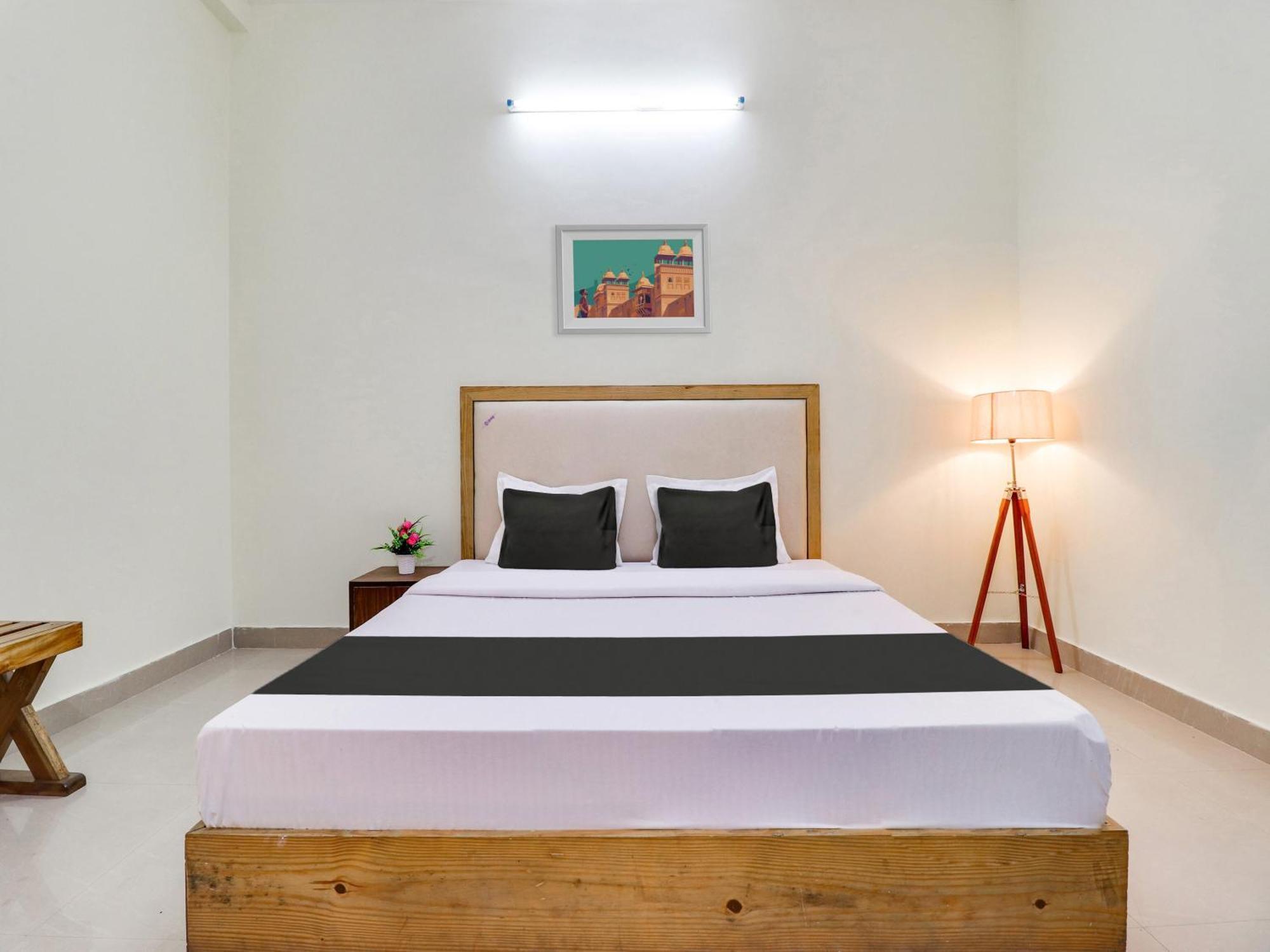 Hotel O Regal Индор Екстериор снимка