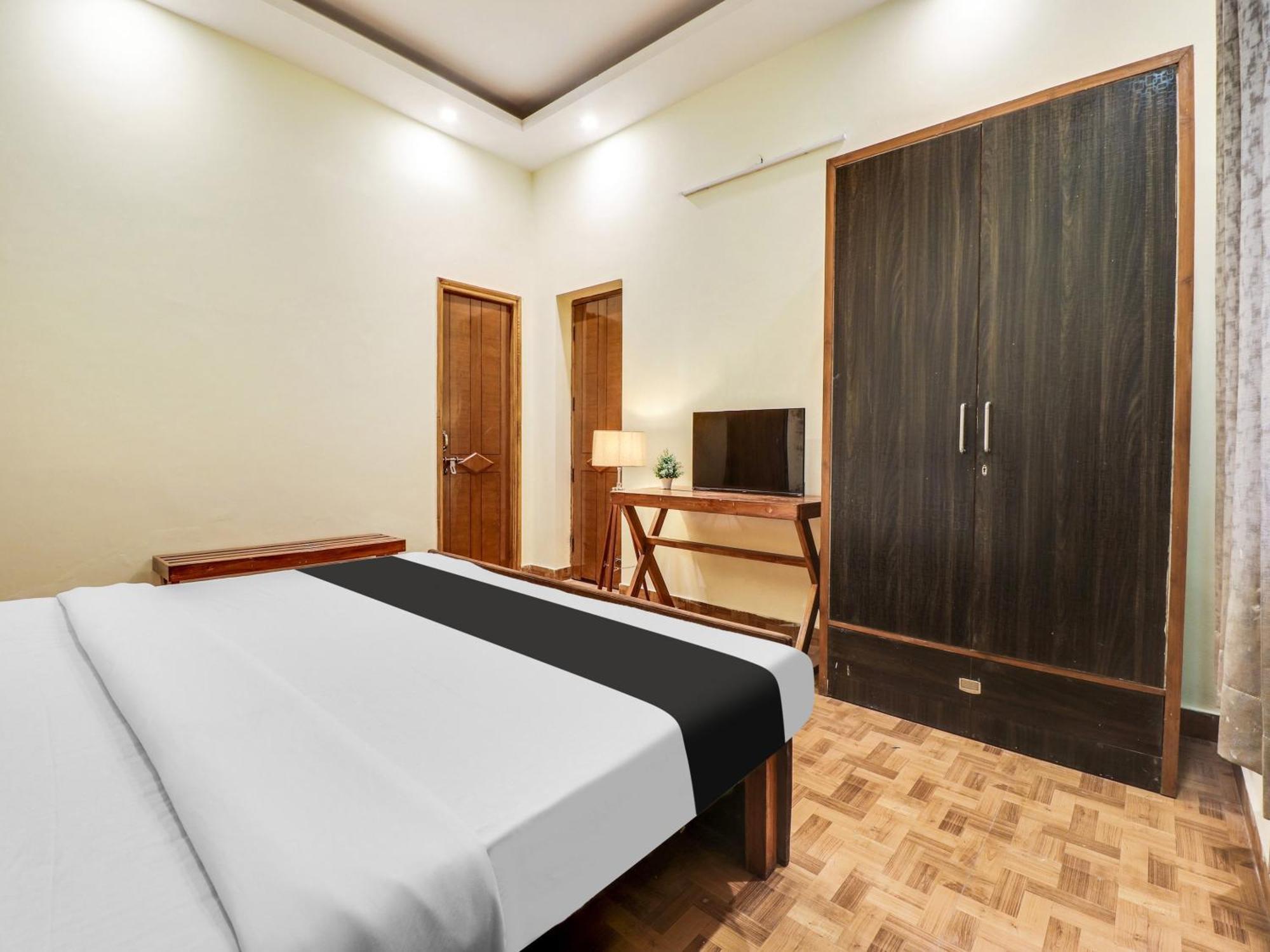Hotel O Regal Индор Екстериор снимка