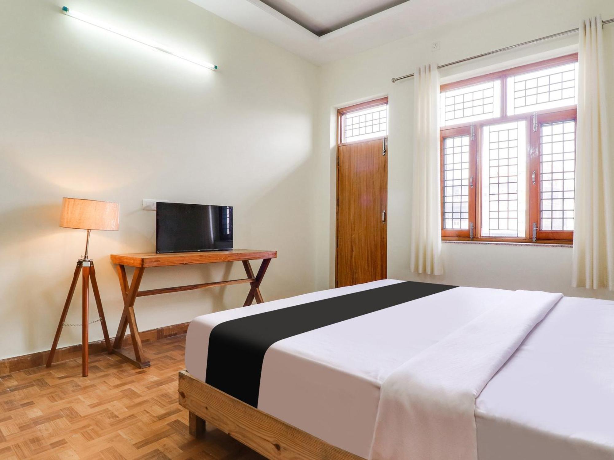 Hotel O Regal Индор Екстериор снимка