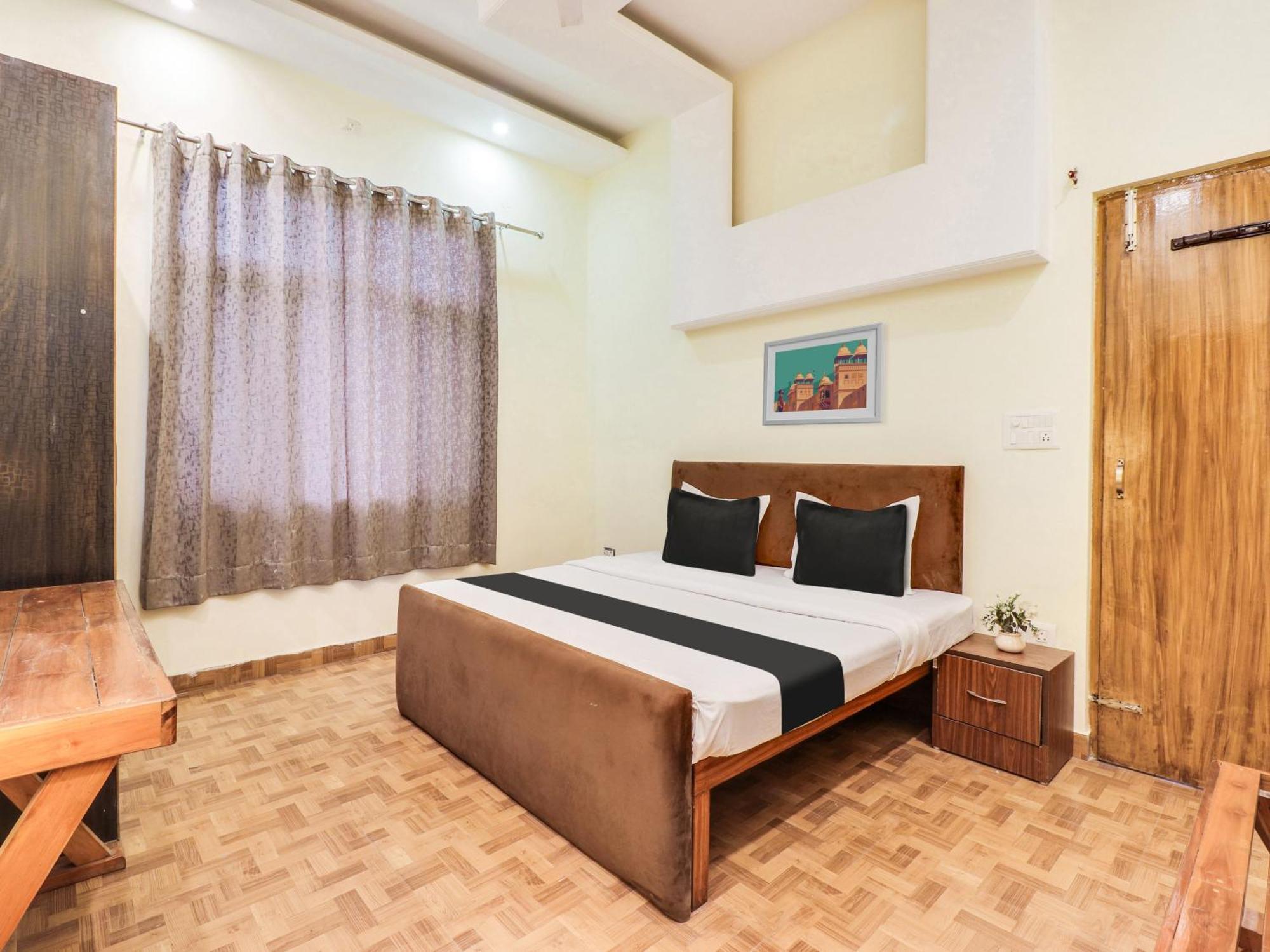 Hotel O Regal Индор Екстериор снимка
