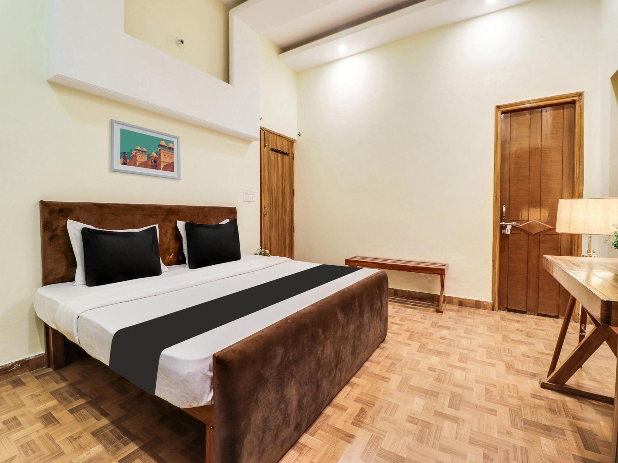 Hotel O Regal Индор Екстериор снимка